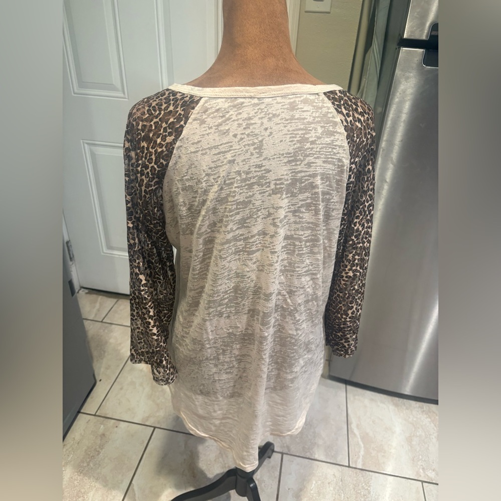 Leopard Print Raglan Sleeve Top - Picture 2 of 6
